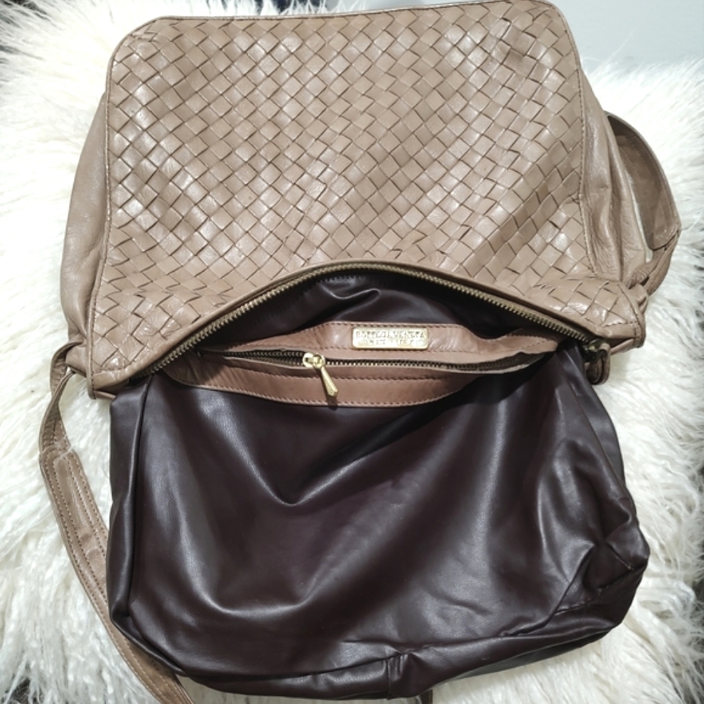 BOTTEGA VENETA Vintage Intrecciato Woven Lamb Leather Shoulder Crossbody Bag - Picture 11 of 16
